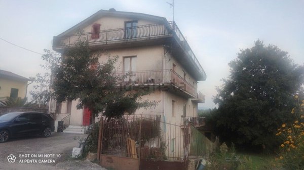 casa indipendente in vendita a San Martino Valle Caudina in zona Innocenzi
