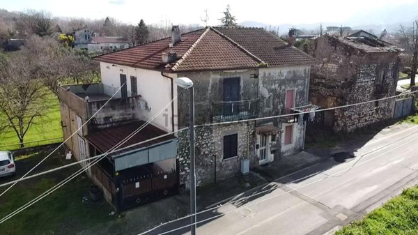 casa indipendente in vendita a San Martino Valle Caudina in zona Tedeschi