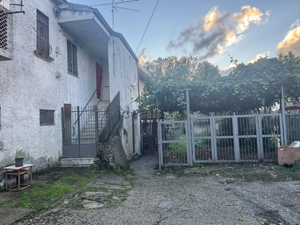 casa indipendente in vendita a San Martino Valle Caudina in zona Tedeschi