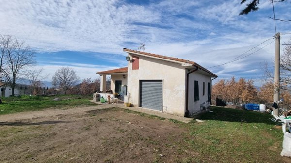 casa indipendente in vendita a San Nicola Baronia