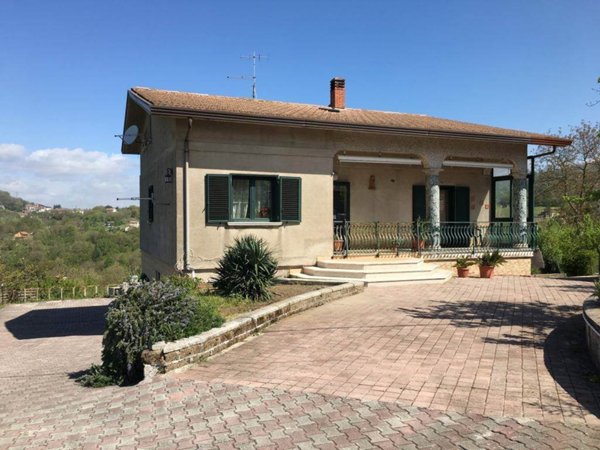 casa indipendente in vendita a San Potito Ultra
