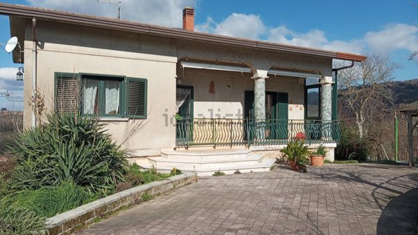 casa indipendente in vendita a San Potito Ultra