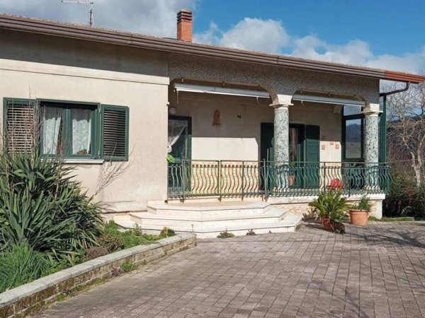 casa indipendente in vendita a San Potito Ultra