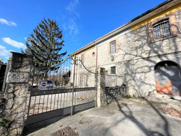 casa indipendente in vendita a San Potito Ultra