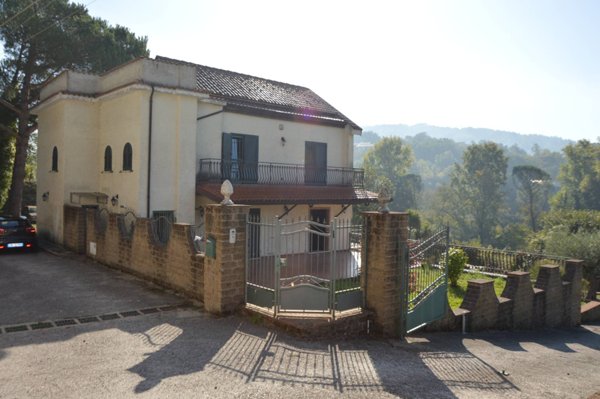 casa indipendente in vendita a San Potito Ultra