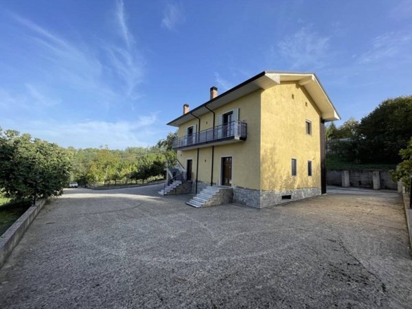 casa indipendente in vendita a San Potito Ultra
