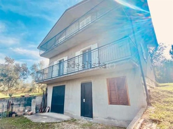 casa indipendente in vendita a San Potito Ultra