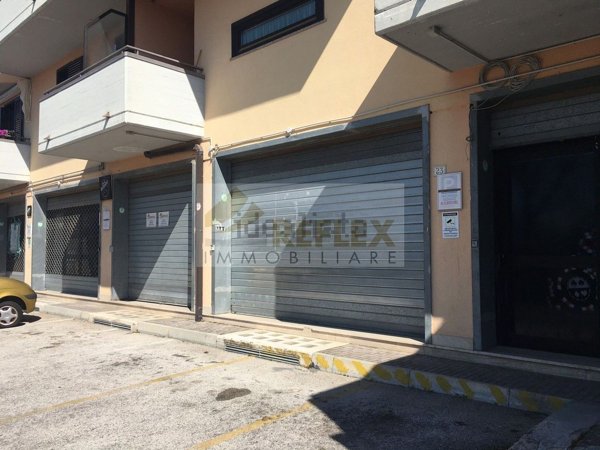 locale commerciale in vendita a San Potito Ultra