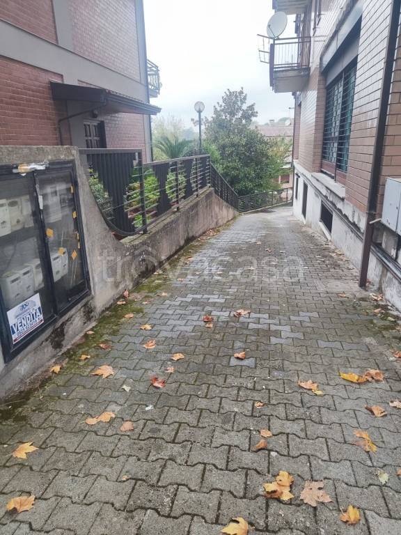 locale commerciale in vendita a San Potito Ultra