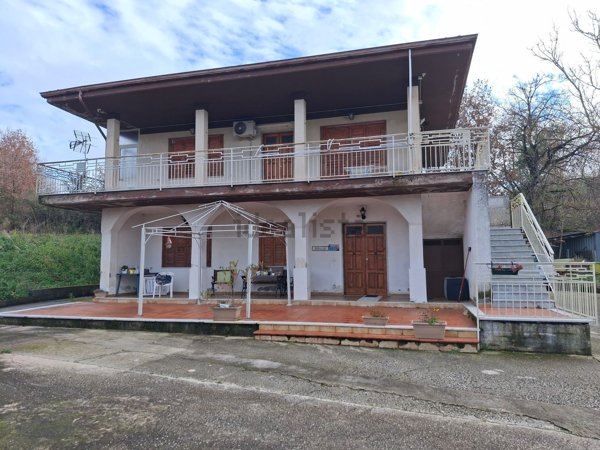 casa indipendente in vendita a San Potito Ultra