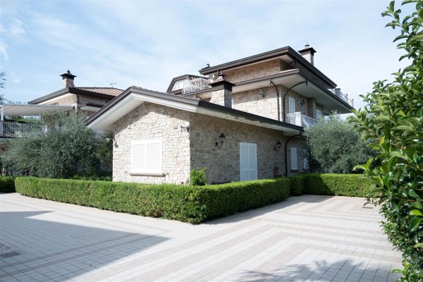 casa indipendente in vendita a San Potito Ultra