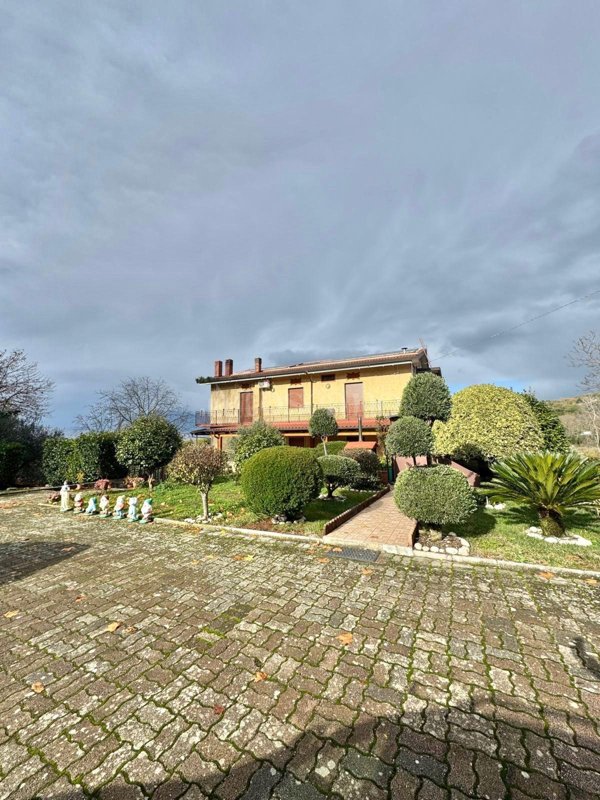 casa indipendente in vendita a San Potito Ultra