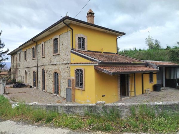 casa indipendente in vendita a San Potito Ultra
