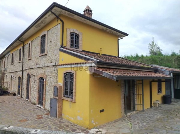 casa indipendente in vendita a San Potito Ultra