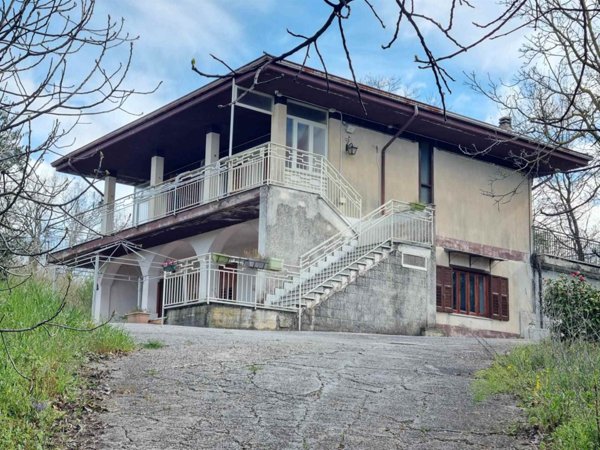 casa indipendente in vendita a San Potito Ultra