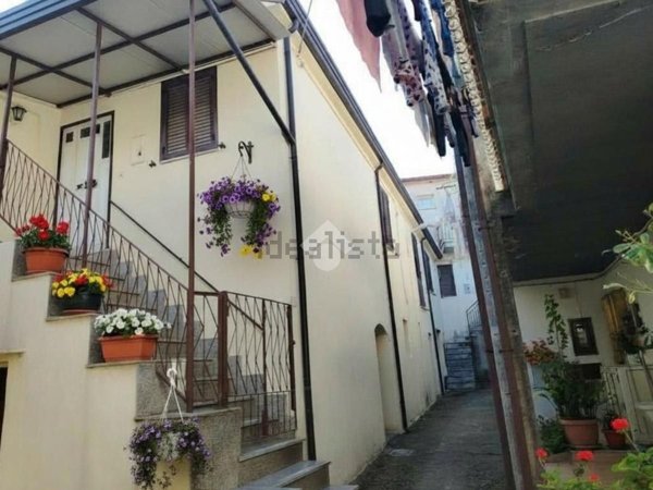 casa semindipendente in vendita a San Potito Ultra