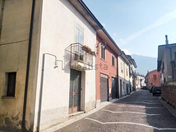 casa indipendente in vendita a Santa Lucia di Serino