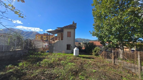 casa semindipendente in vendita a Santa Lucia di Serino