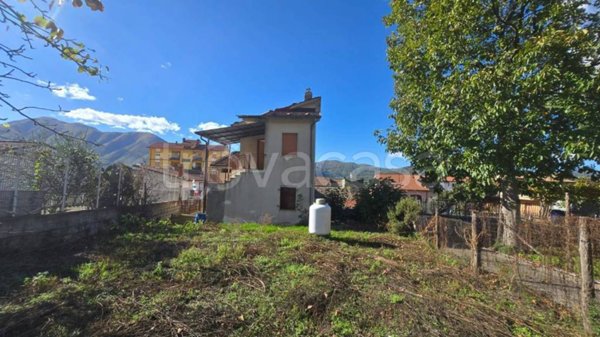 casa semindipendente in vendita a Santa Lucia di Serino
