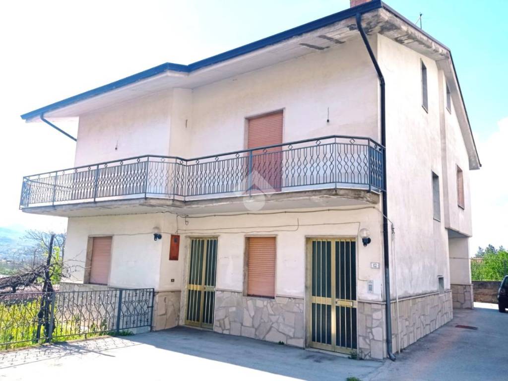 casa indipendente in vendita a Santa Lucia di Serino