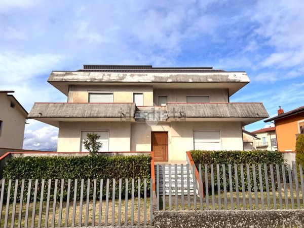 casa indipendente in vendita a Santa Lucia di Serino