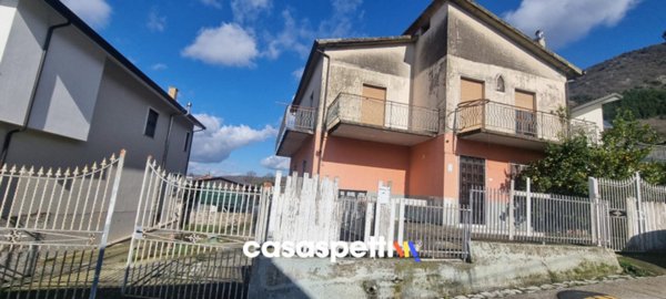 casa indipendente in vendita a Santa Lucia di Serino