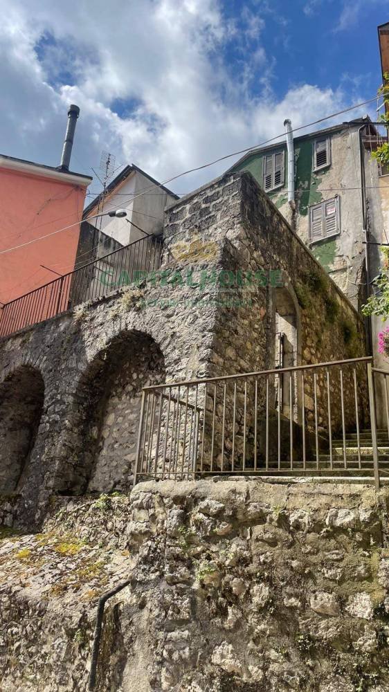 casa indipendente in vendita a Sant'Angelo a Scala