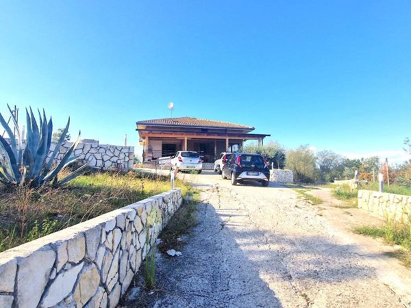 casa indipendente in vendita a Sant'Angelo a Scala