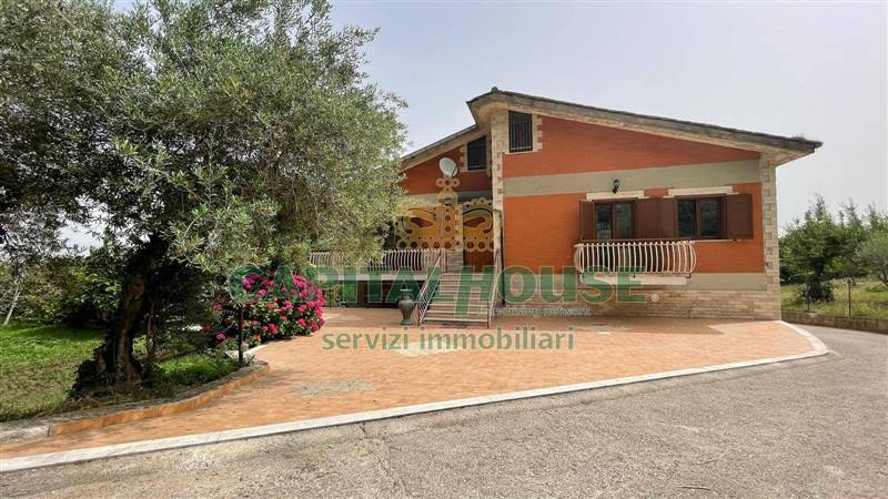 casa indipendente in vendita a Sant'Angelo a Scala