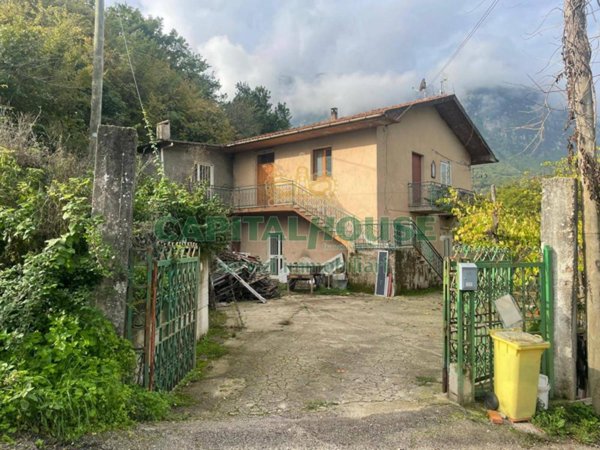 casa indipendente in vendita a Sant'Angelo a Scala