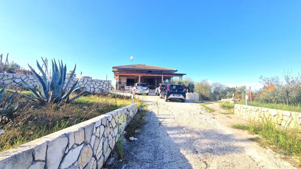 casa indipendente in vendita a Sant'Angelo a Scala