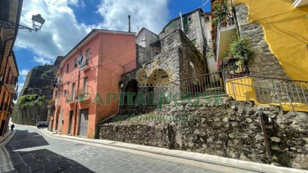 casa indipendente in vendita a Sant'Angelo a Scala