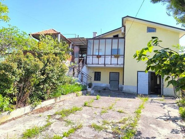 casa indipendente in vendita a Sant'Angelo dei Lombardi in zona Montanaldo