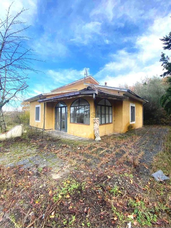 casa indipendente in vendita a Sant'Angelo dei Lombardi in zona Monticchio