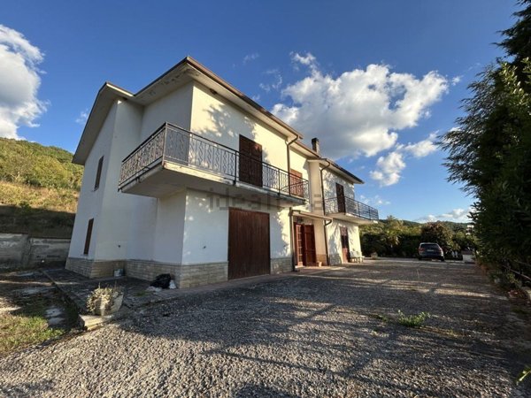 casa indipendente in vendita a Sant'Angelo dei Lombardi in zona Fredane