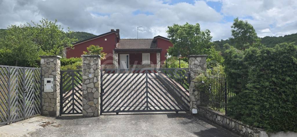 casa indipendente in vendita a Sant'Angelo dei Lombardi in zona Scannacapre
