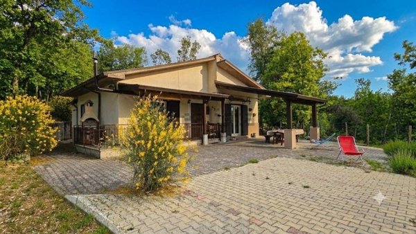 casa indipendente in vendita a Sant'Angelo dei Lombardi in zona Ruggiano