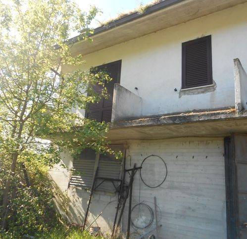 casa indipendente in vendita a Santa Paolina in zona Sala