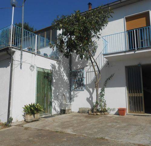 casa indipendente in vendita a Santa Paolina in zona Sala