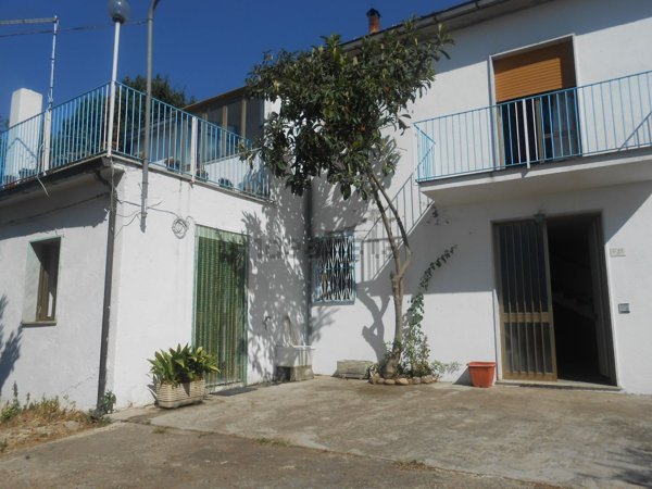 casa indipendente in vendita a Santa Paolina in zona Sala