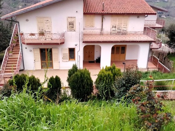casa indipendente in vendita a Santa Paolina in zona Sala