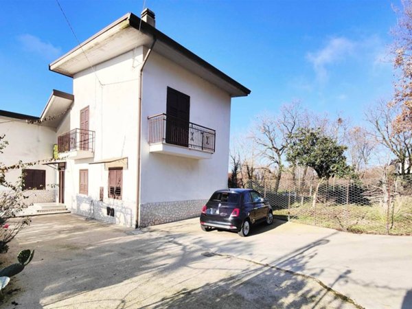 casa indipendente in vendita a Santo Stefano del Sole in zona San Pietro