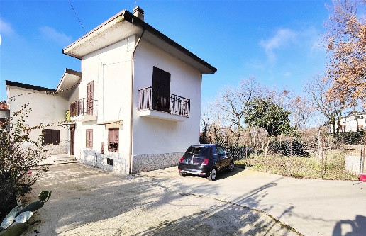 casa indipendente in vendita a Santo Stefano del Sole in zona San Pietro