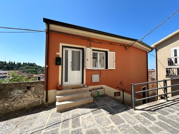 casa semindipendente in vendita a Savignano Irpino