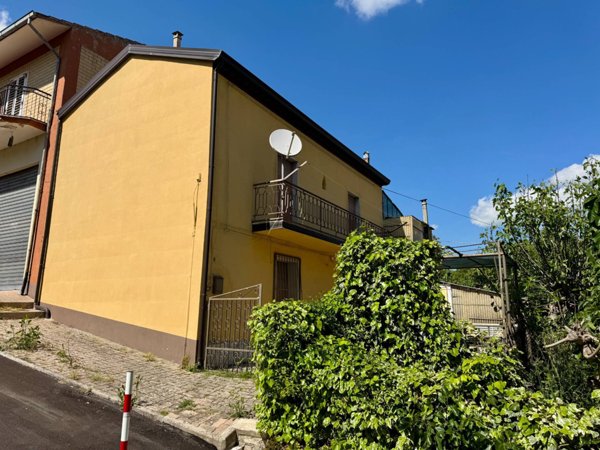 casa indipendente in vendita a Savignano Irpino in zona Savignano Scalo