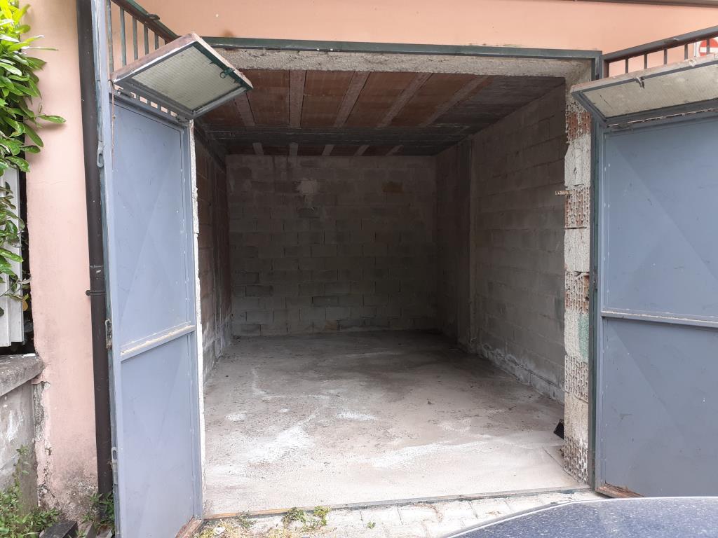 locale di sgombero in vendita a Serino