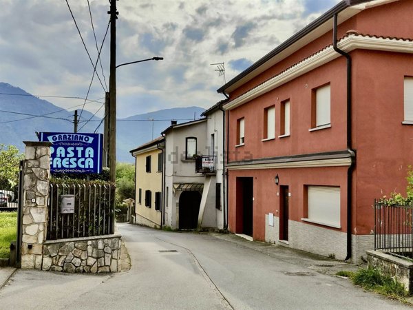 casa semindipendente in vendita a Serino