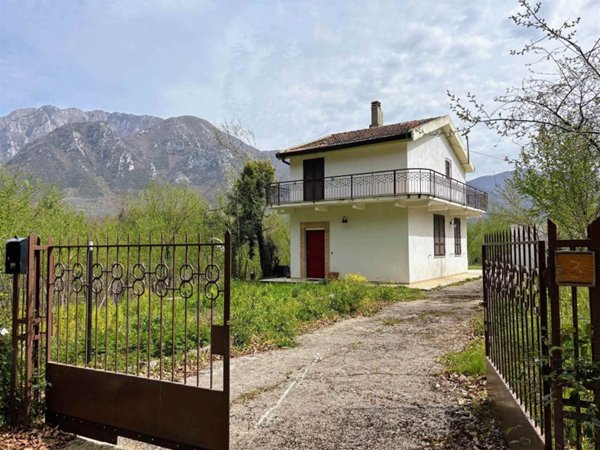 casa indipendente in vendita a Serino
