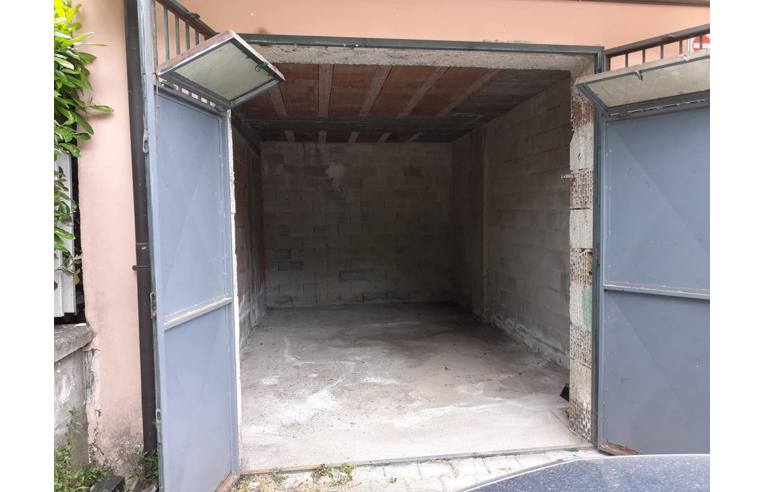 locale di sgombero in vendita a Serino