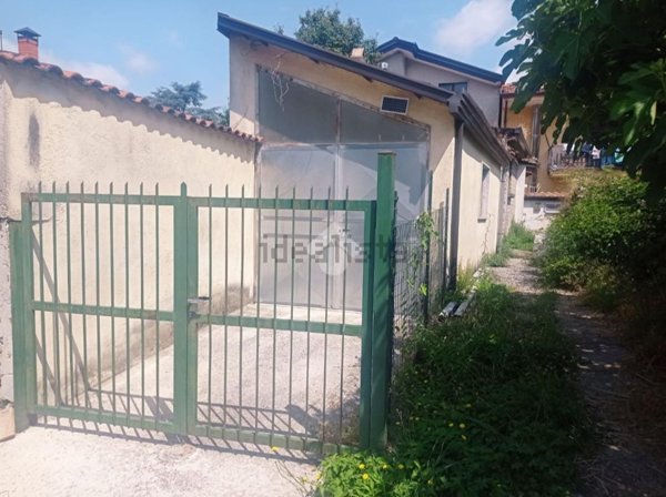 locale di sgombero in vendita a Serino